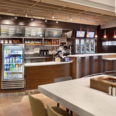 Courtyard By Marriott Boston Dedham/Westwood Hotel Ngoại thất bức ảnh