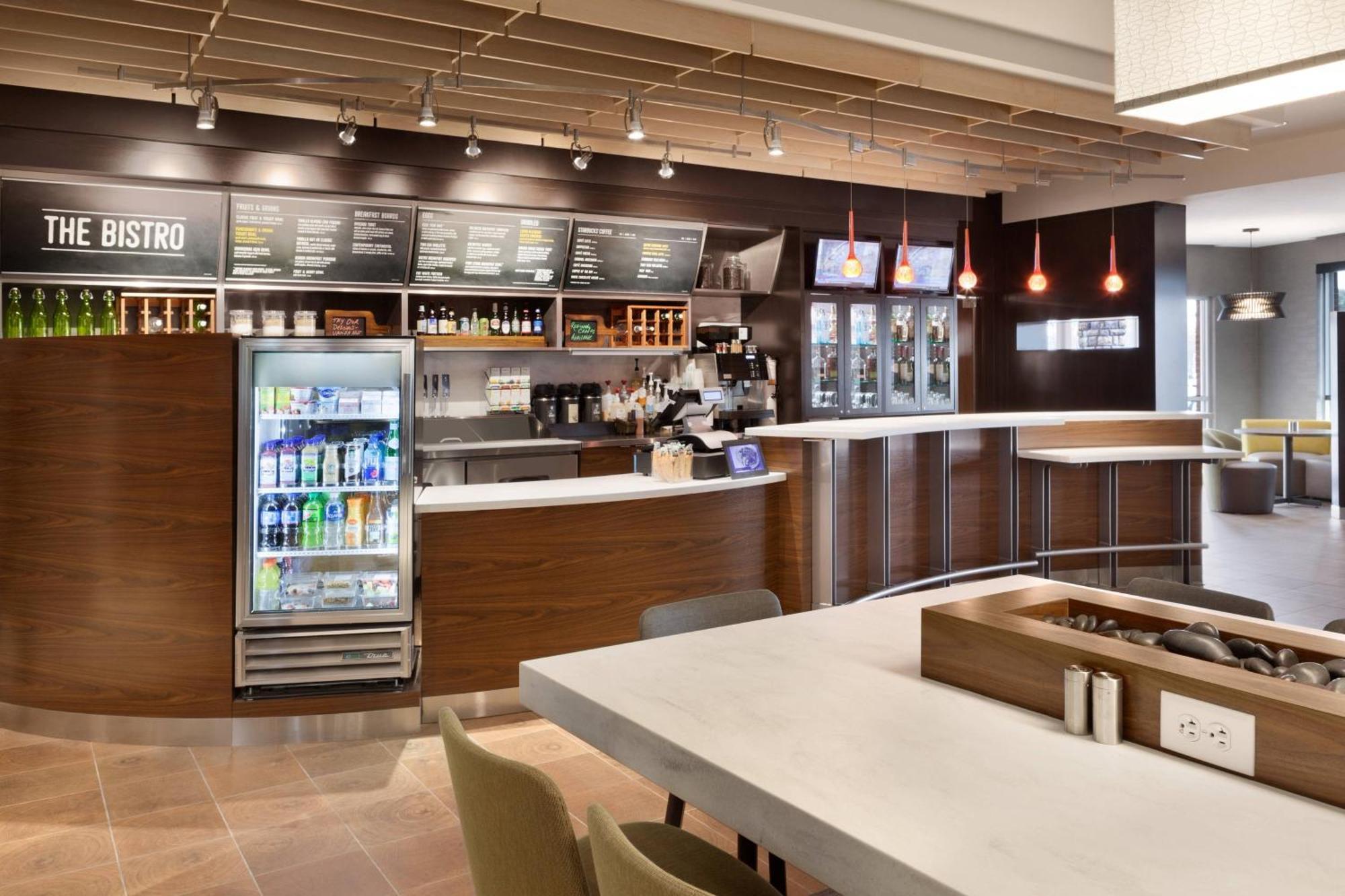 Courtyard By Marriott Boston Dedham/Westwood Hotel Ngoại thất bức ảnh