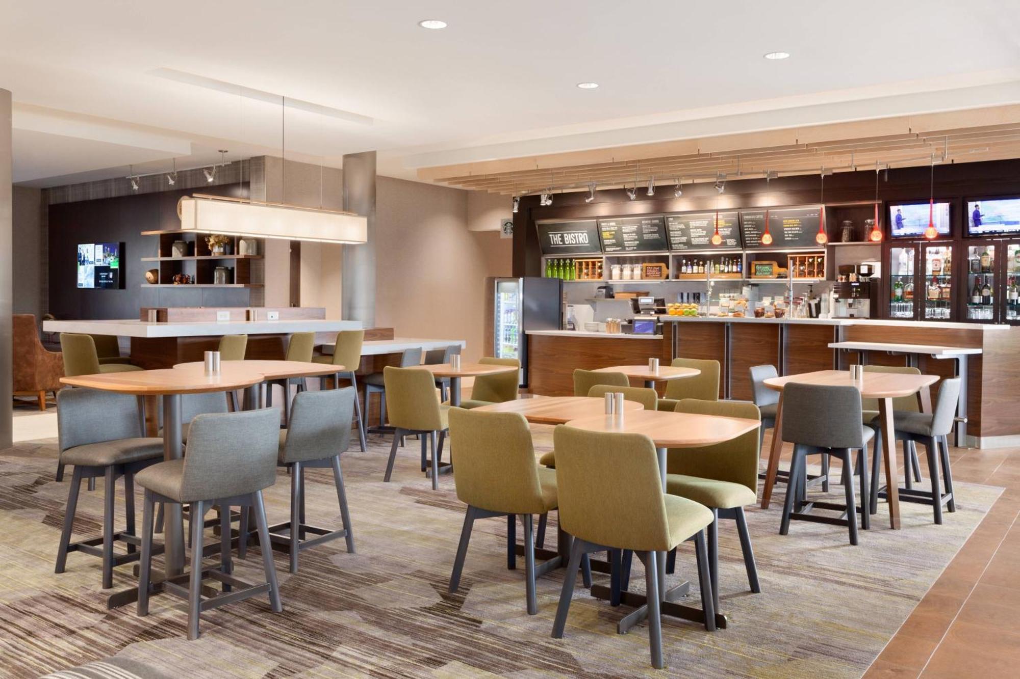 Courtyard By Marriott Boston Dedham/Westwood Hotel Ngoại thất bức ảnh