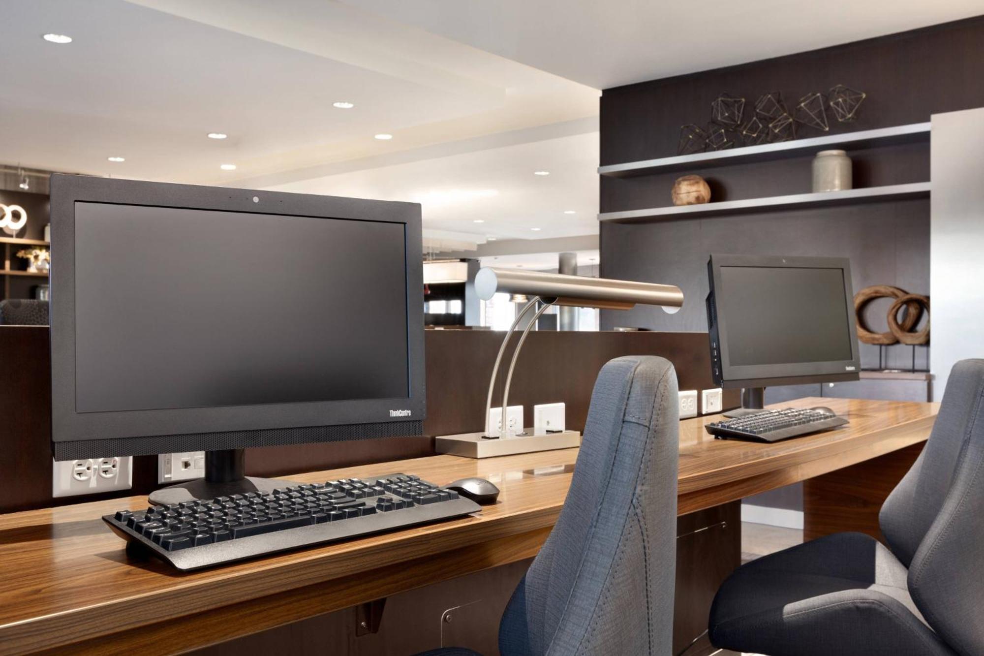 Courtyard By Marriott Boston Dedham/Westwood Hotel Ngoại thất bức ảnh