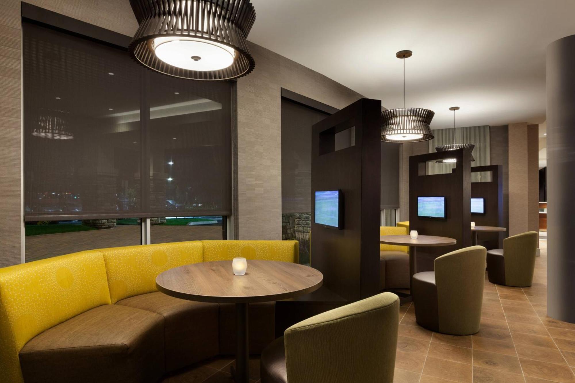 Courtyard By Marriott Boston Dedham/Westwood Hotel Ngoại thất bức ảnh