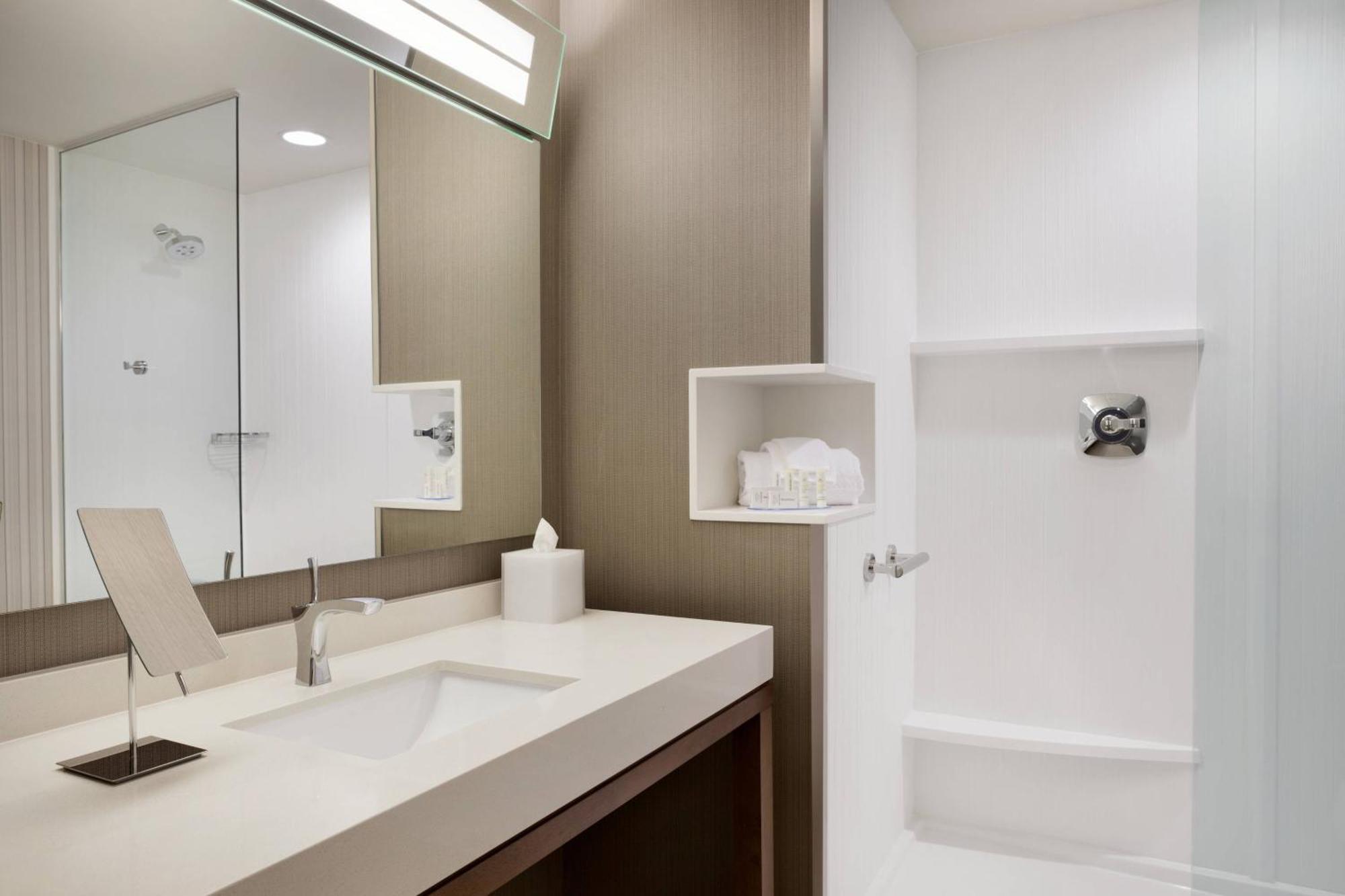 Courtyard By Marriott Boston Dedham/Westwood Hotel Ngoại thất bức ảnh