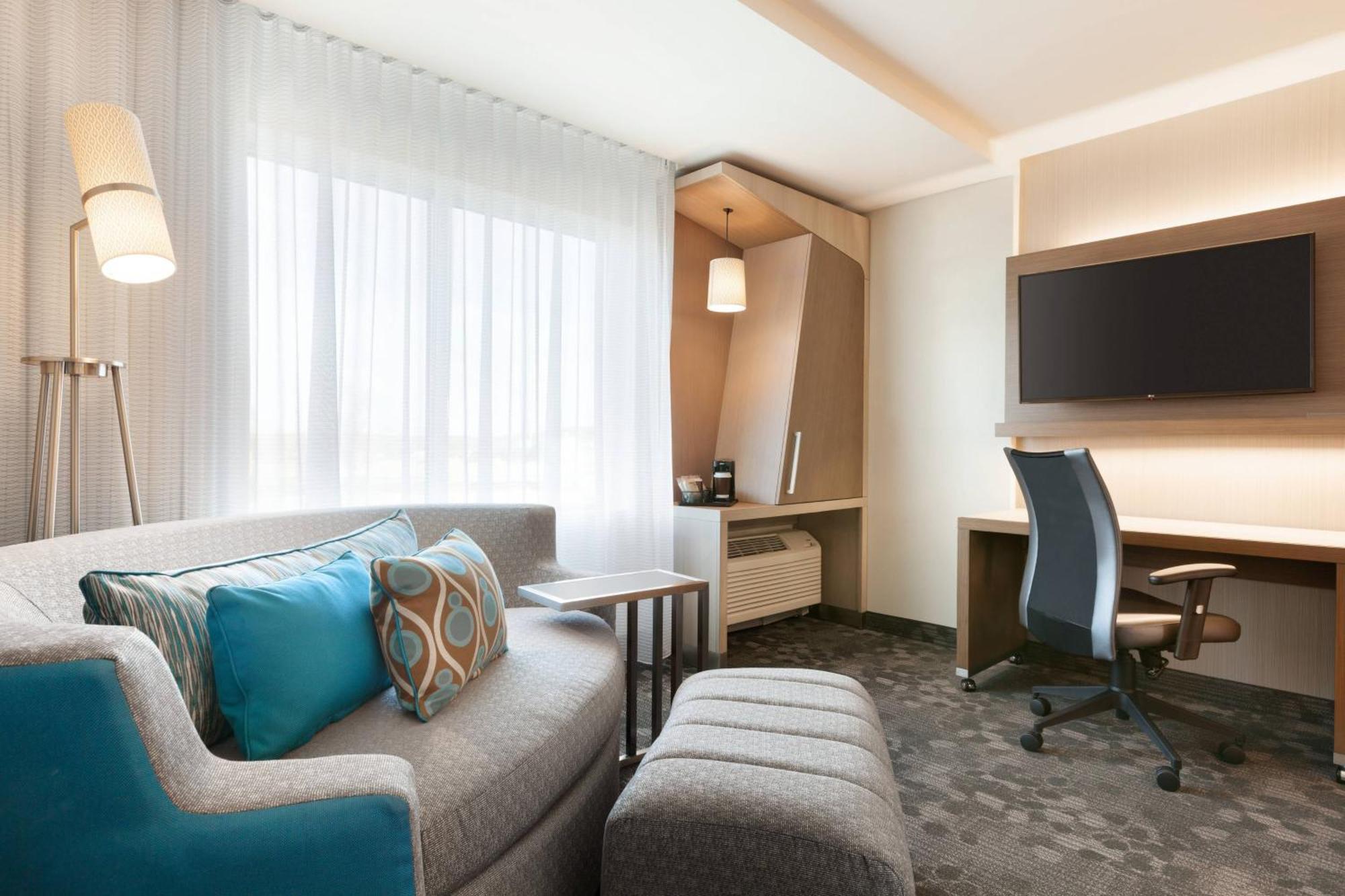 Courtyard By Marriott Boston Dedham/Westwood Hotel Ngoại thất bức ảnh